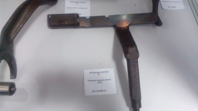 Поводок корпуса вилок КПП