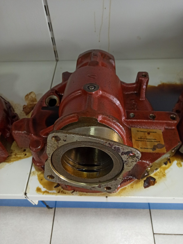 Корпус редуктора переднего моста левый — 1