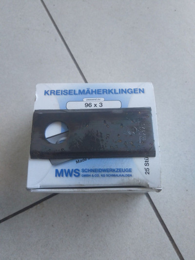 Нож роторной косилки Польша 96*40*3 (60-0100-04-01-7) с защитной смазкой